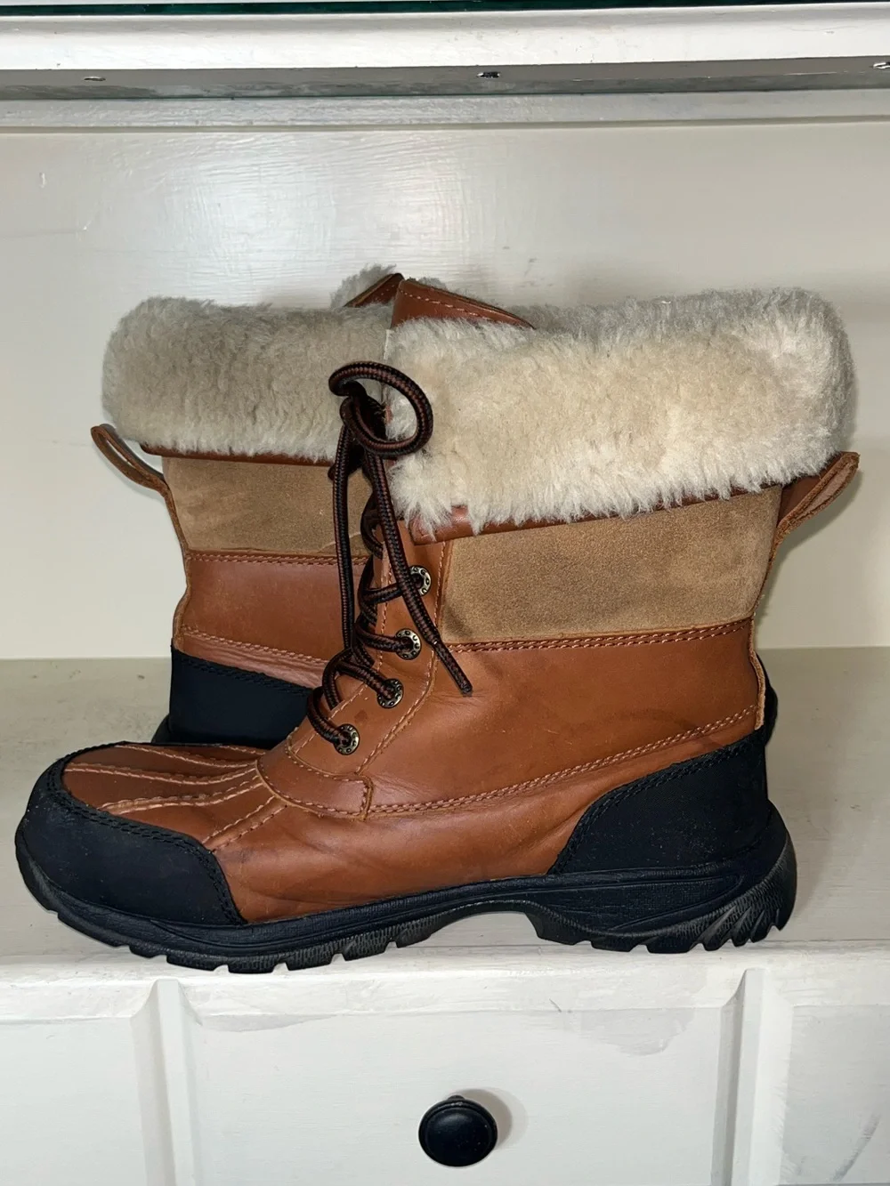 UGG Men’s Butte Leather Snow Boots Size 8